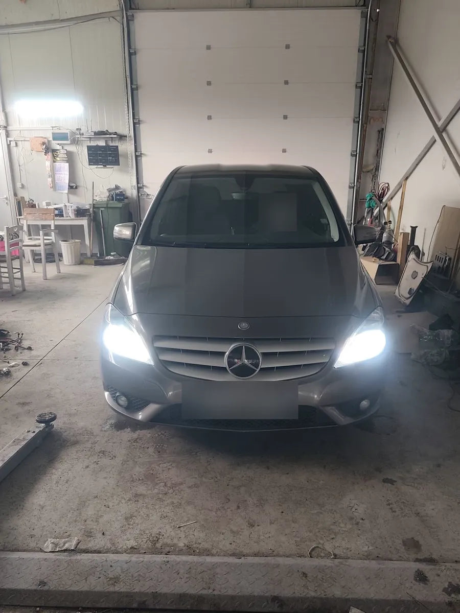 Mercedes с включени LED крушки в монтажния център Garage46 в Благоевград